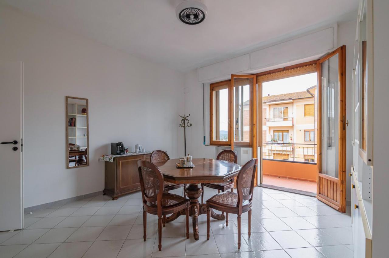 Ferienwohnung Comfy Flat Steps Away From Siena Station! Exterior foto
