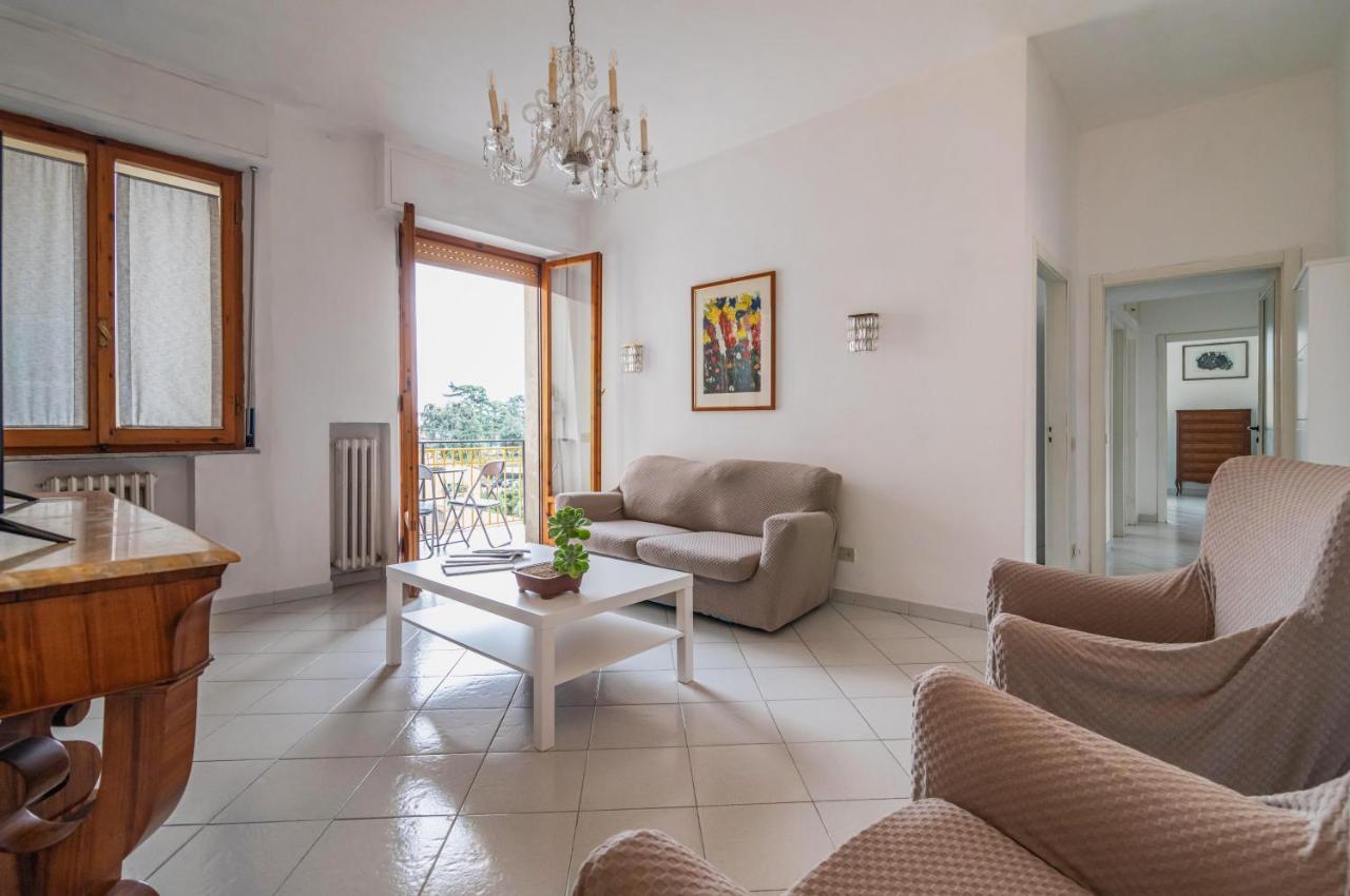 Ferienwohnung Comfy Flat Steps Away From Siena Station! Exterior foto
