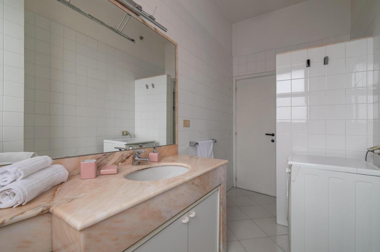 Ferienwohnung Comfy Flat Steps Away From Siena Station! Exterior foto