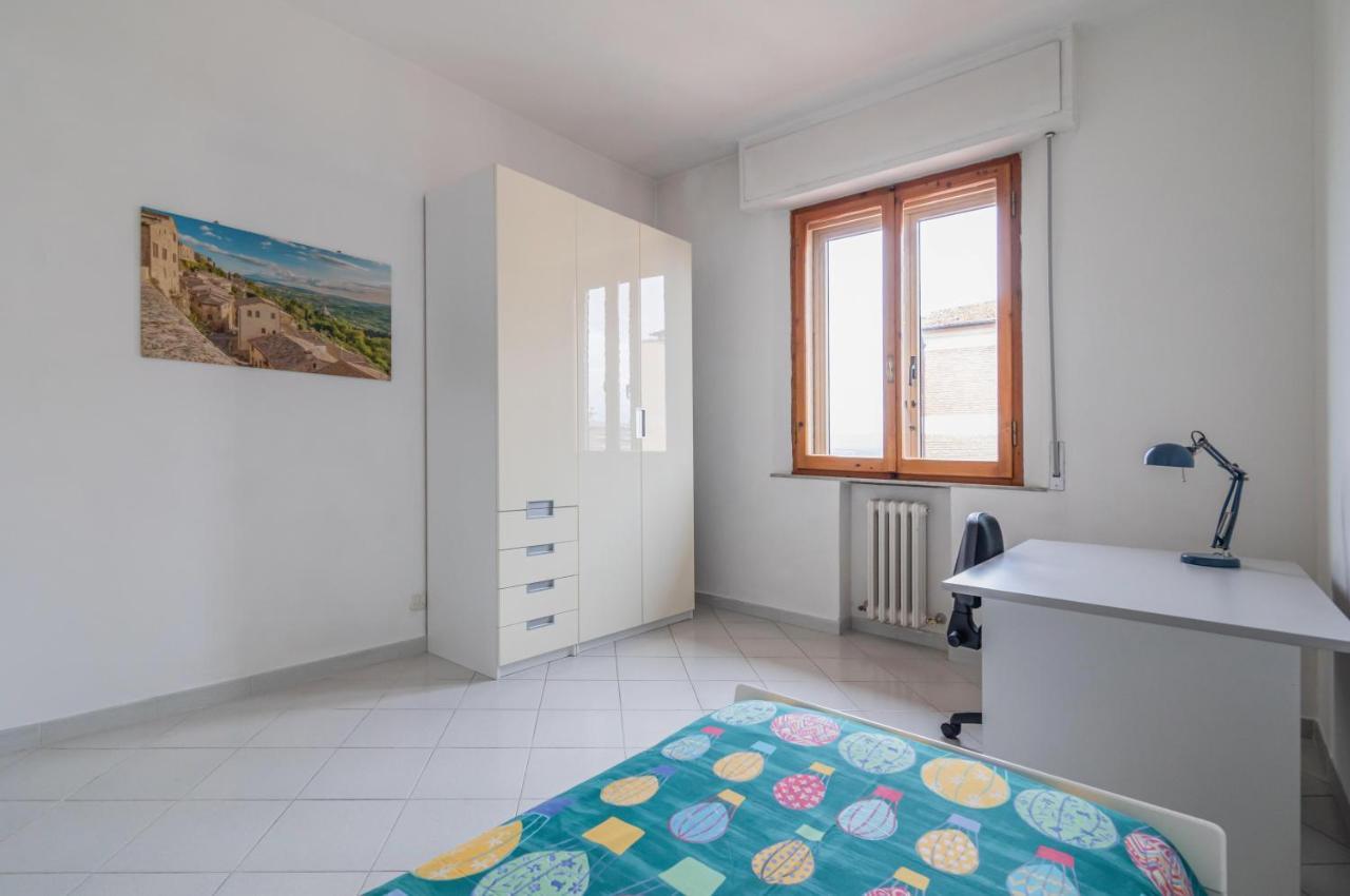 Ferienwohnung Comfy Flat Steps Away From Siena Station! Exterior foto