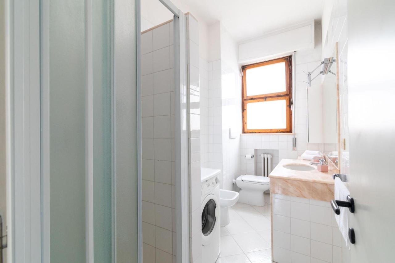 Ferienwohnung Comfy Flat Steps Away From Siena Station! Exterior foto